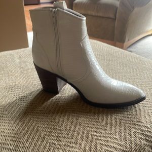 Beautiful boots brand new!!